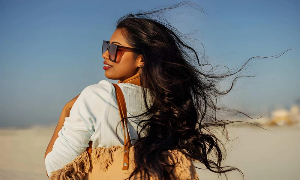 How Black Women Can Choose the Best Kinky Straight Hair Extensions for Beach Getaways and City Breaks
